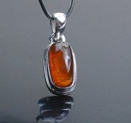 Kyanit pomarańczowy  wisiorek srebro 925  ( W3)