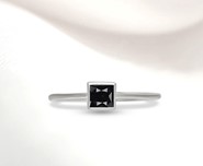 Spinel pierścionek kwadrat 4 mm  (R8)