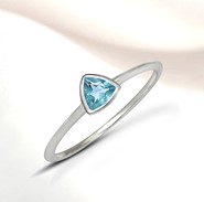 Topaz niebieski  pierścionek trójkąt 4 mm  (R7)