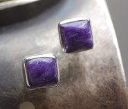 Czaroit  kolczyki kwadraty  srebro 925  (K1)