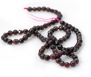 Granat  fasetowane kule 4,3 mm - sznur  (G2)