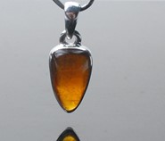 Kyanit pomarańczowy  wisiorek srebro 925  ( W2)