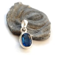 Kyanit  wisiorek srebro 925  ( W6)