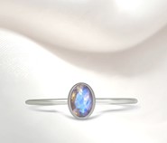 Kamień księżycowy pierścionek owal 6x4 mm (R6)