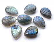 Labradoryt rzeźbiony liść  - zawieszka