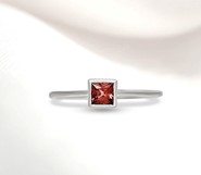 Granat pierścionek kwadrat 4 mm  (R7)