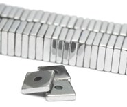 Hematyt srebrny kwadraty 4 mm  - sznur